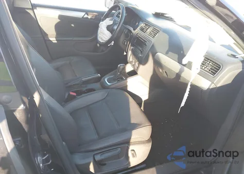 2014 Volkswagen Jetta 1.8T Se z USA, uszkodzony, nr VIN 3VWD07AJ1EM289103